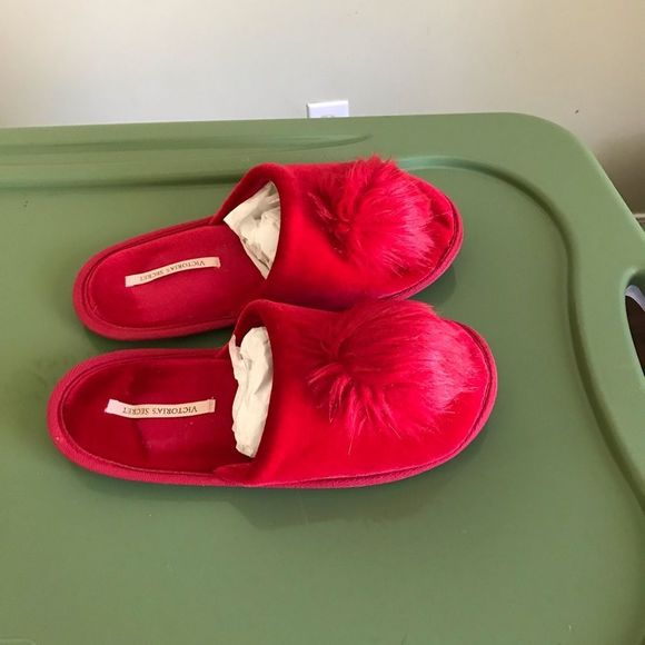 Women’s Victoria Secret slippers in red size M - Picture 4 of 5